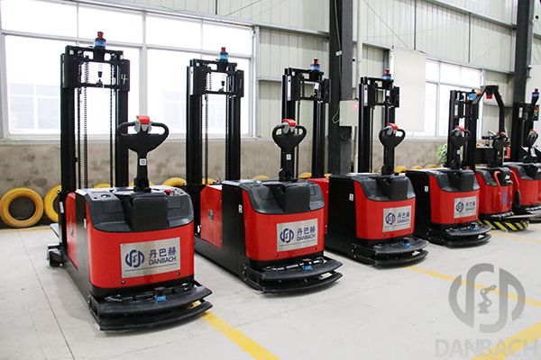 無(wú)人叉車(chē)主要特點(diǎn)與應(yīng)用場(chǎng)景